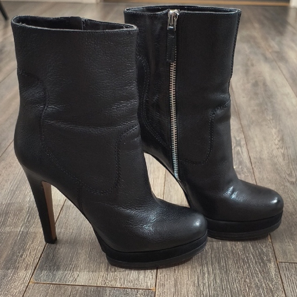 Nine West Black Heeled Boots with Side Zipper